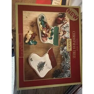 Spode Christmas Tree Stocking Dishes Set of 2 Red Green 7” NIB
